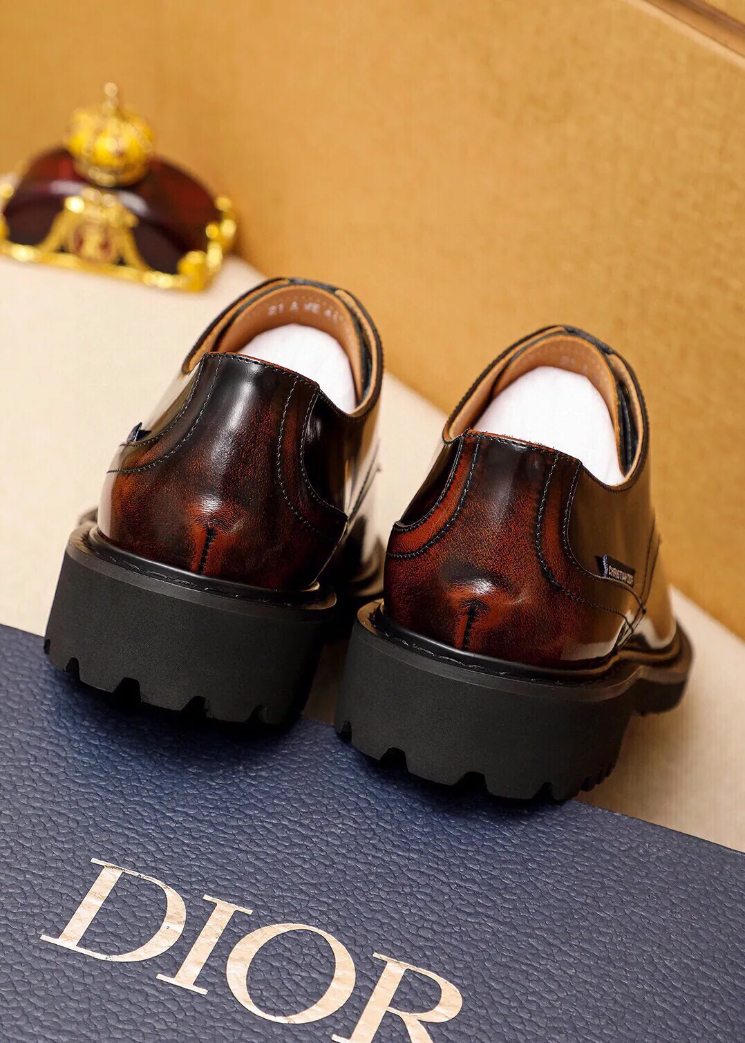 Men's shoes 💰580💐 Product trademark: Dior "Dior" business leather shoes Regular size: 39-44 (38.45🉑️customized) Product materials: Selected Italian imported first-layer open-edge beaded cowhide upper, imported water-dyed 🐂 cowhide lining. Strong three-dimensional visual effect, original outsole Color: 3 colors optional